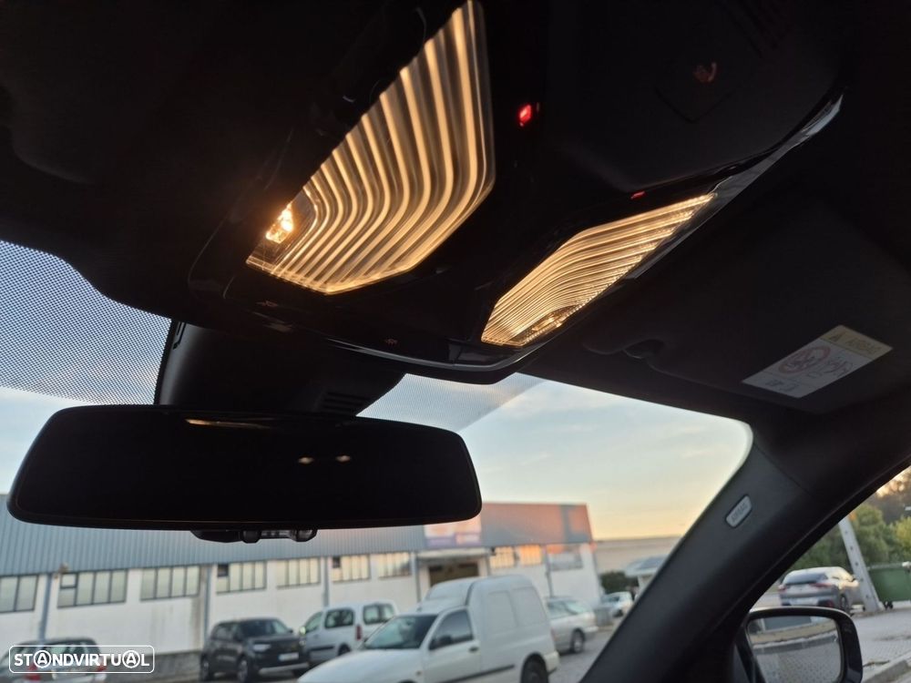 BMW 320 d Pack Desportivo M Auto - 26