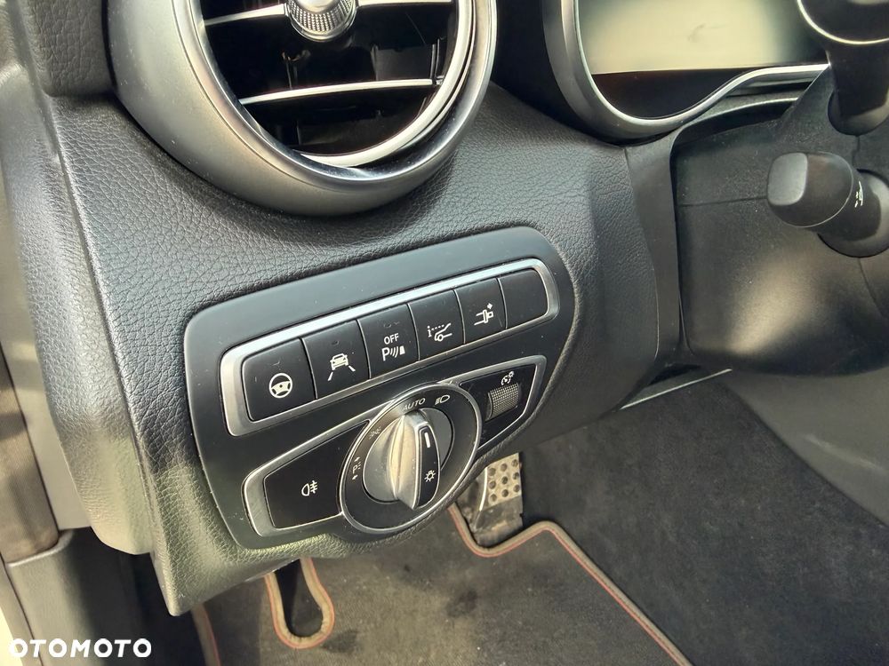 Mercedes-Benz Klasa C AMG 43 4Matic 9G-TRONIC - 18