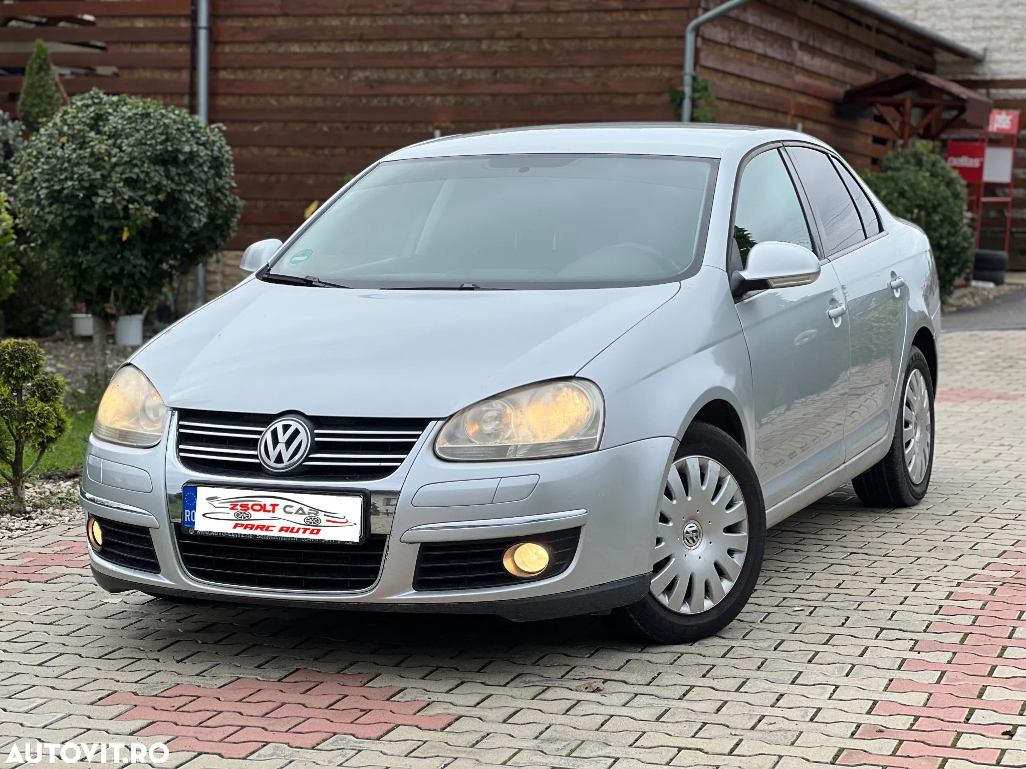 Volkswagen Jetta 1.6 FSI Comfortline - 1