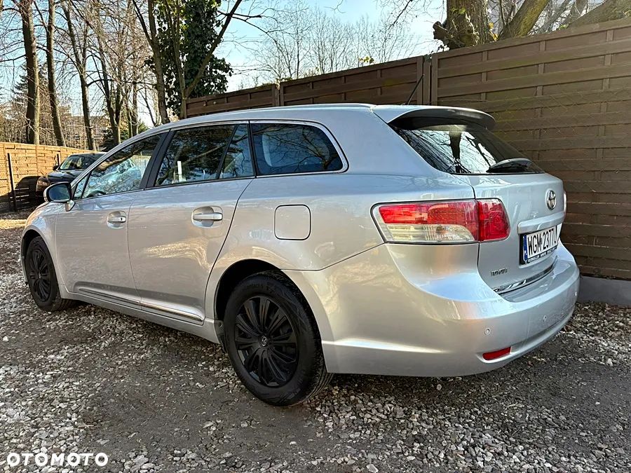 Toyota Avensis 2.0 D-4D - 9