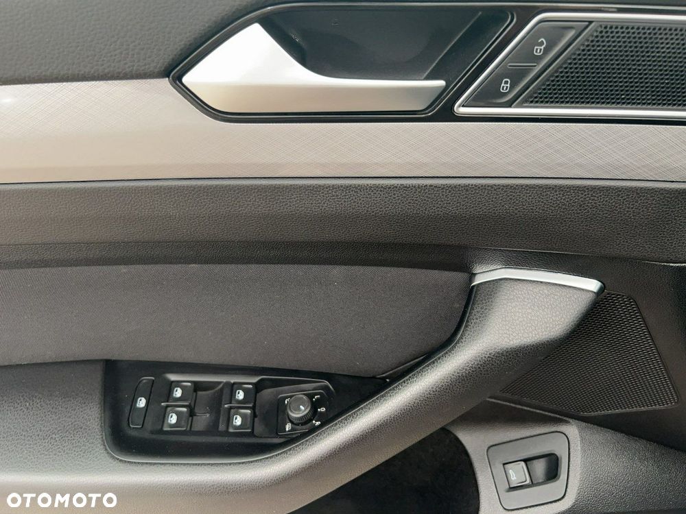 Volkswagen Passat - 14
