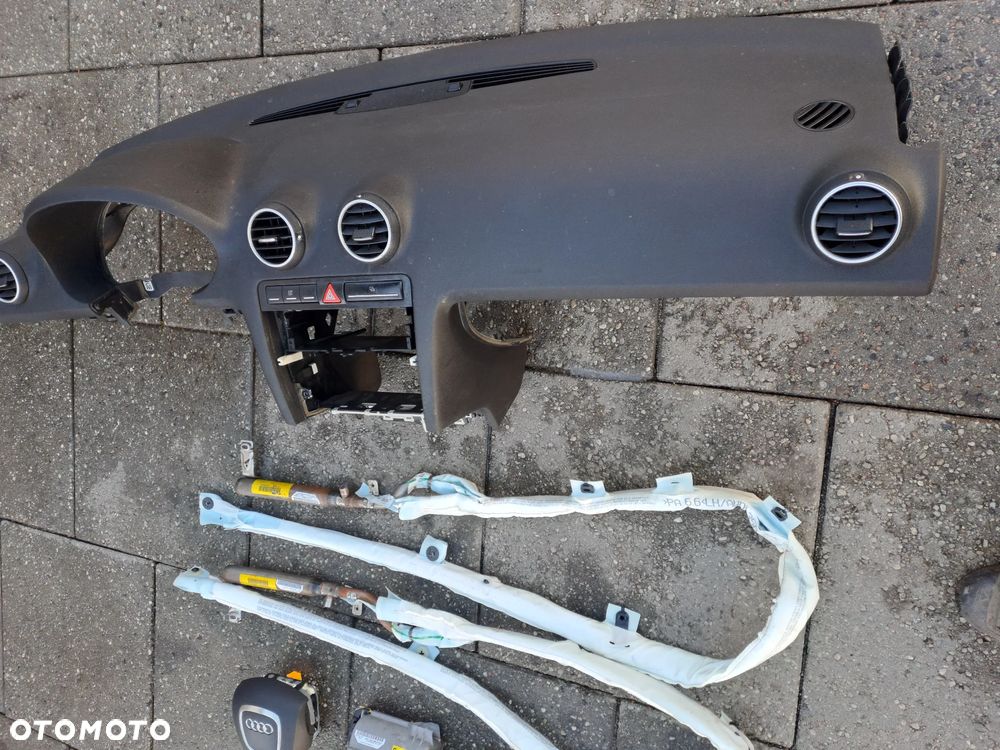 Audi A3 8P deska rozdzielcza konsola komplet EU - 4