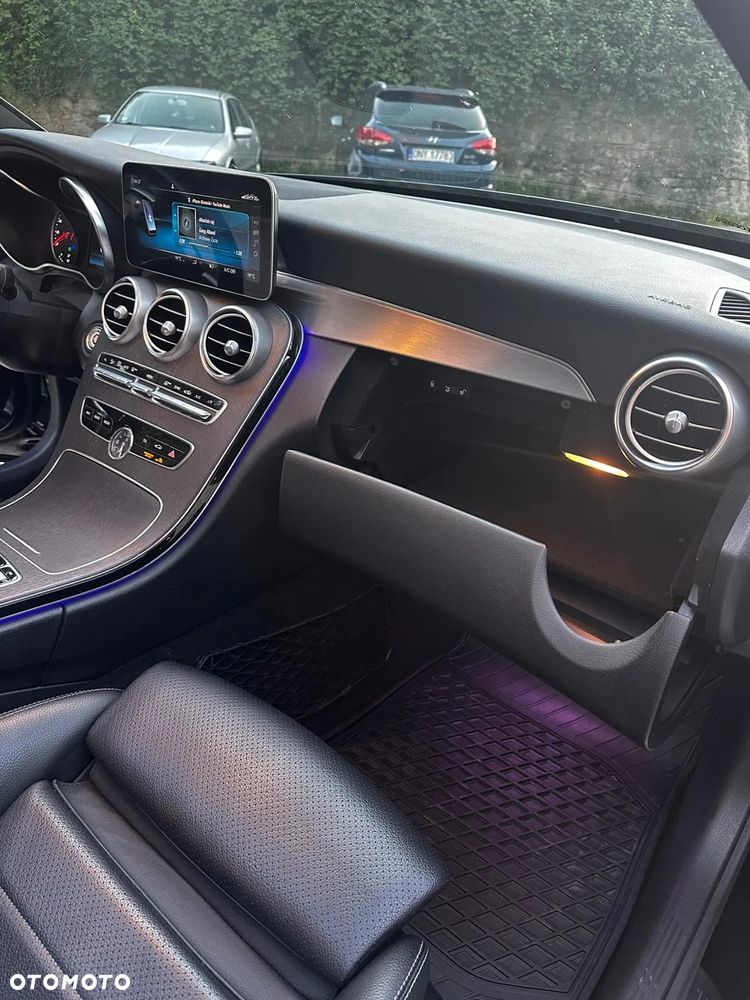 Mercedes-Benz Klasa C 300 4MATIC 9G-TRONIC - 23