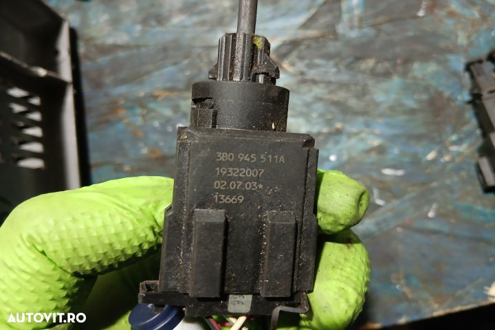 Comutator lumini frana 3B0945511A 3B0945511A Volkswagen VW Golf 5 [20 - 2