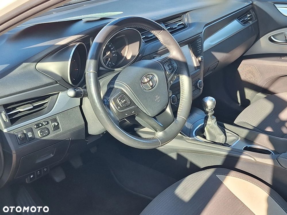 Toyota Avensis 2.0 D-4D Active Business - 11