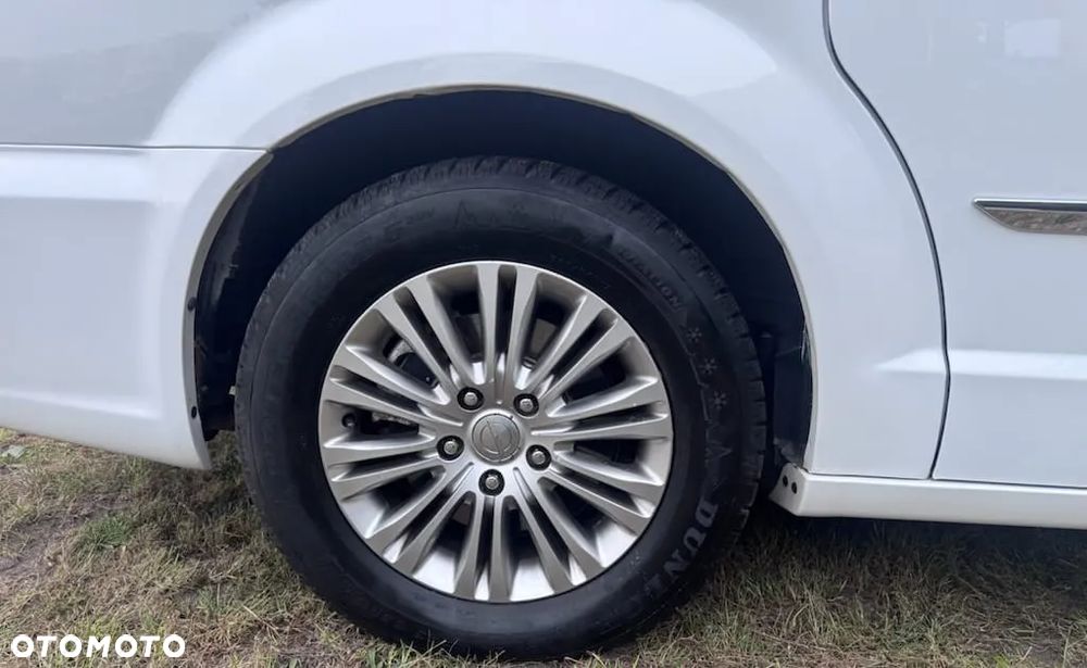 Chrysler Town & Country 3.6 Limited - 7