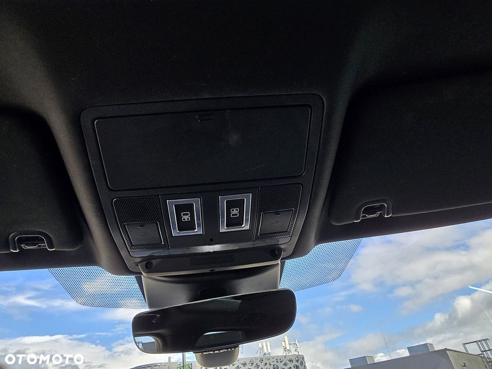 Land Rover Discovery 3.0 Si6 SE - 24