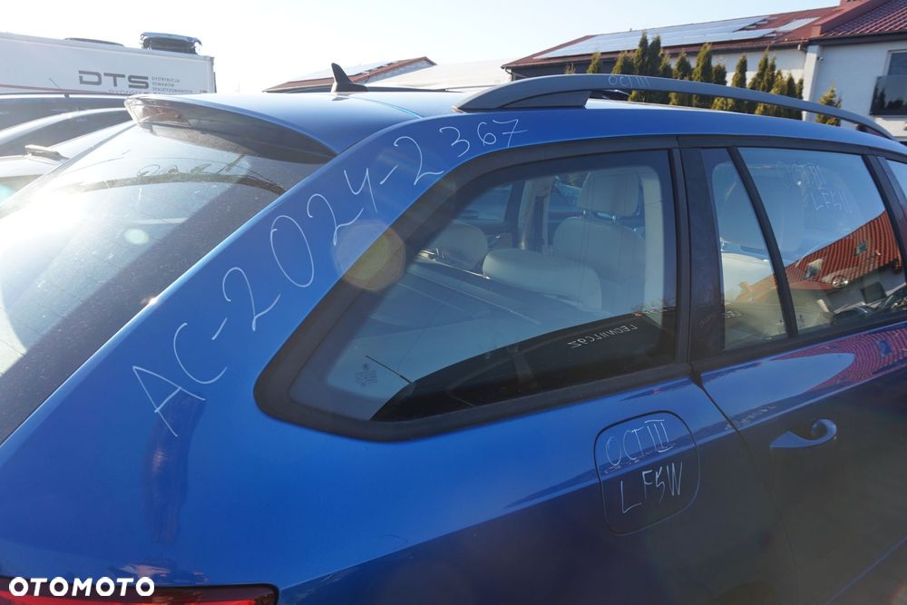 SZYBA KAROSERYJNA TYLNA PRAWA BOCZNA OCTAVIA III 5E5 KOMBI  SKODA 2012-2016 - 1