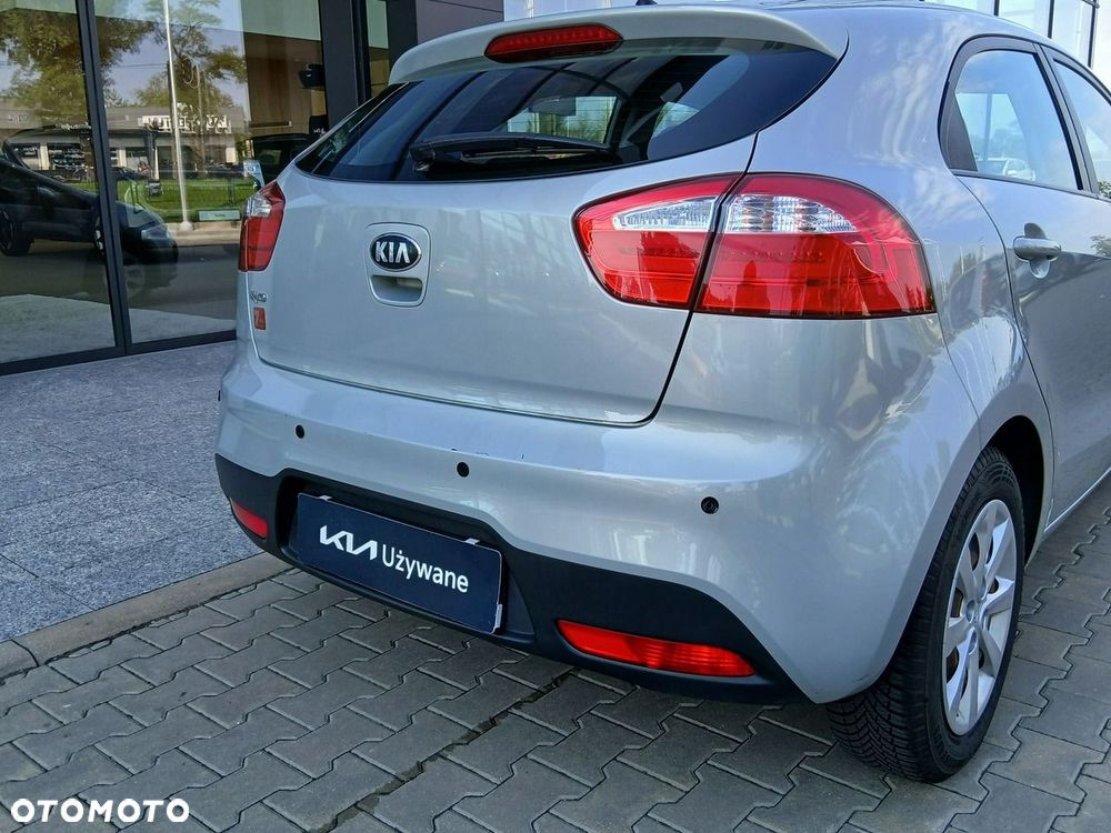 Kia Rio 1.2 L - 12