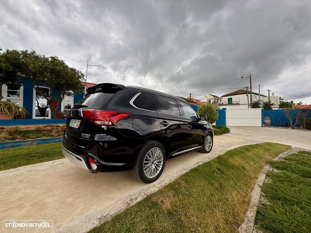 Mitsubishi Outlander - 2