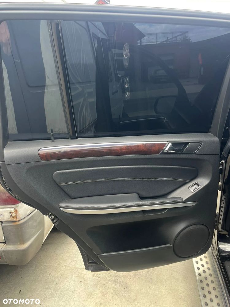 Mercedes-Benz GL 500 4Matic 7G-TRONIC - 8