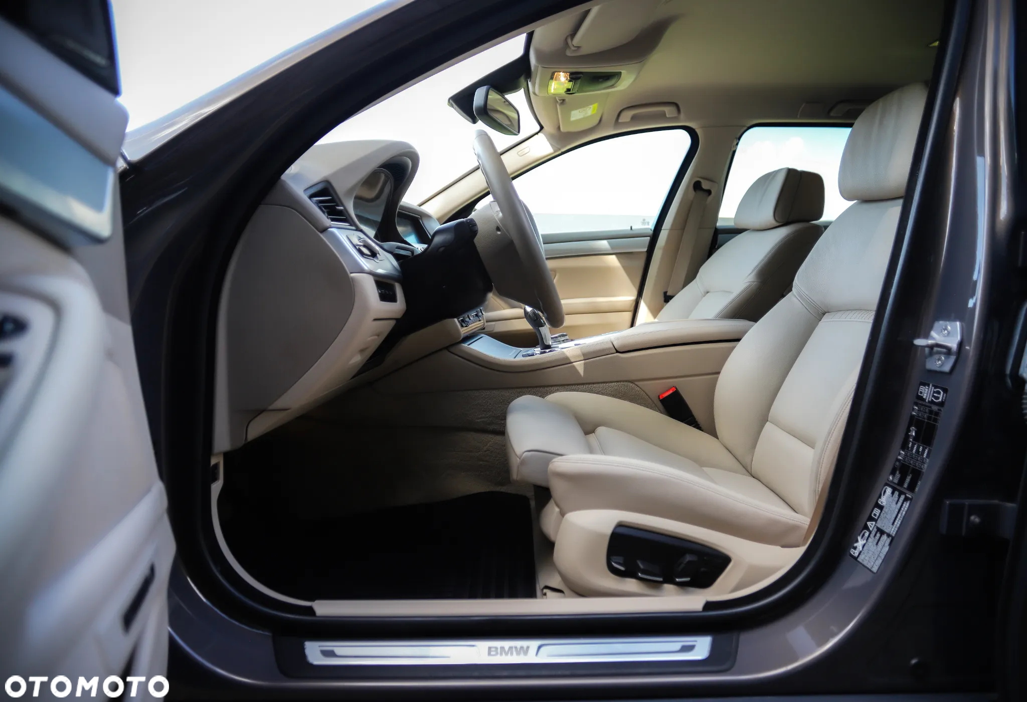 BMW Seria 5 535i xDrive Touring - 10