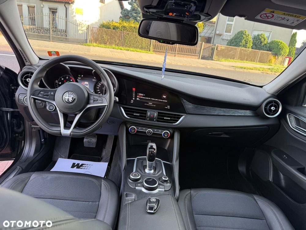 Alfa Romeo Giulia 2.2 AT8 Business - 27