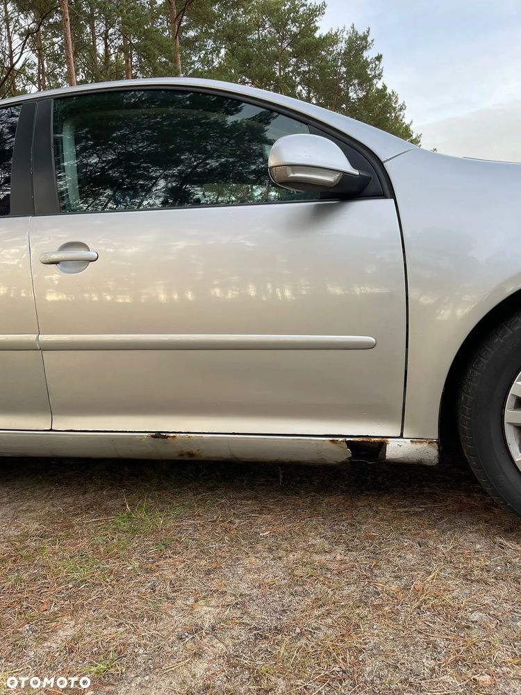 Volkswagen Golf V 1.9 TDI Trendline - 11