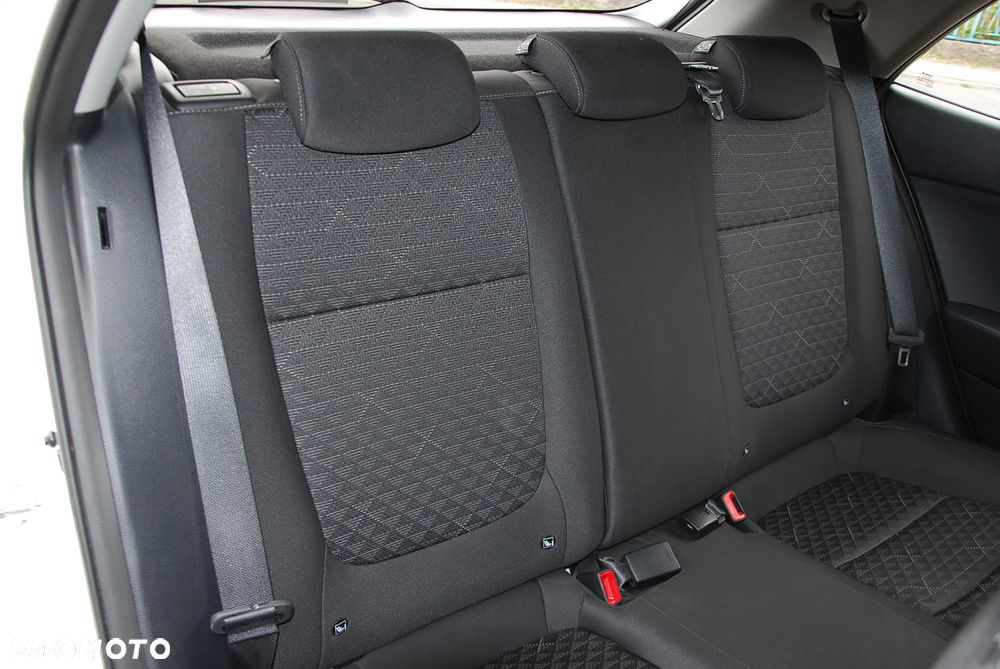 Kia Rio 1.2 M - 10