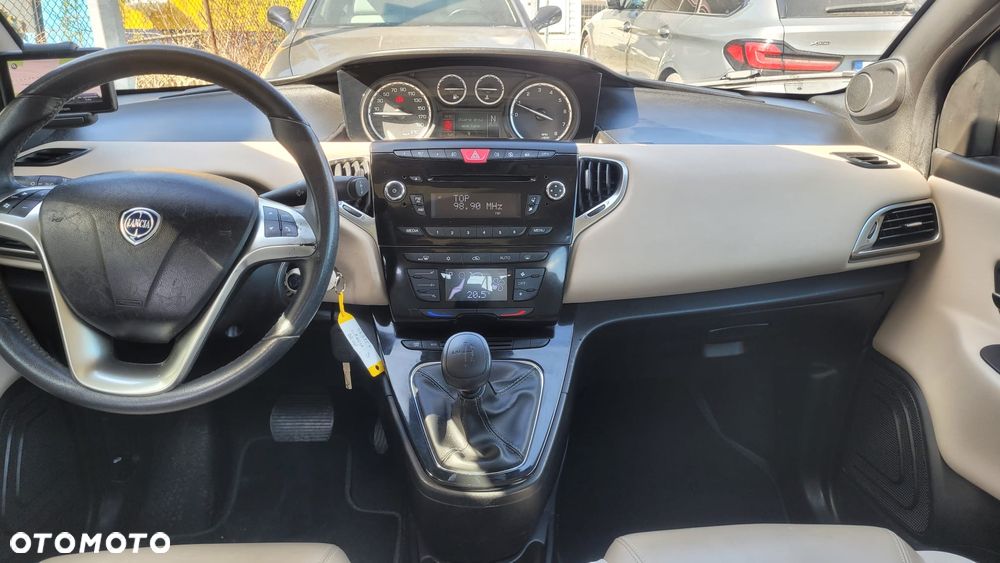 Lancia Ypsilon Y 0.9 TwinAir Turbo 8V Automatik Platinum - 9