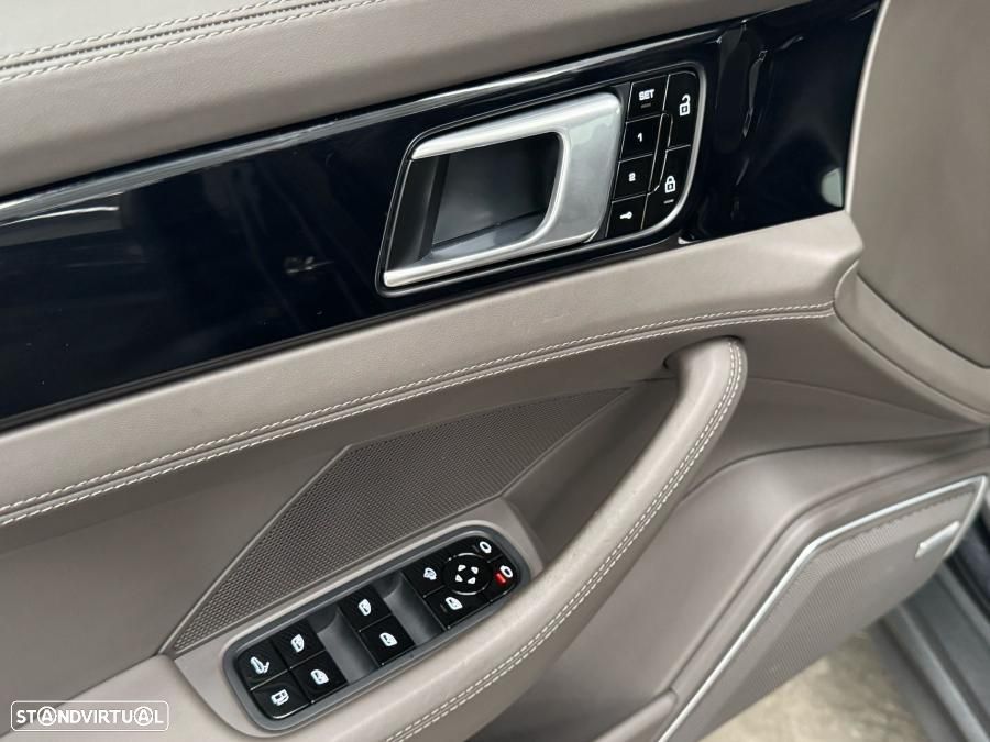 Porsche Panamera 4 E-Hybrid - 43