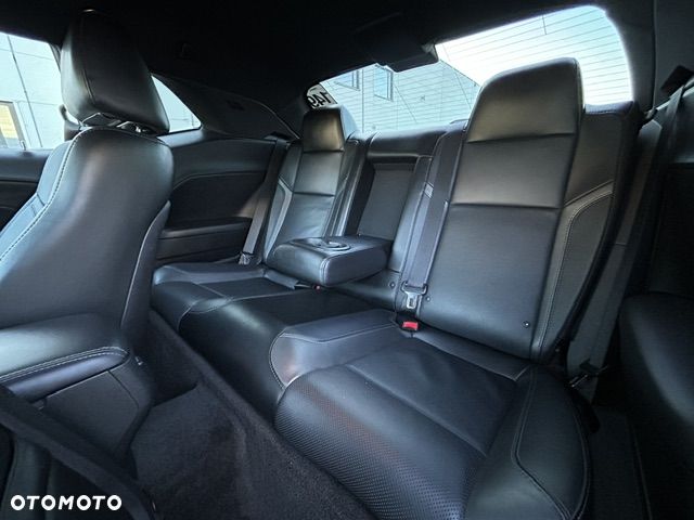 Dodge Challenger - 11