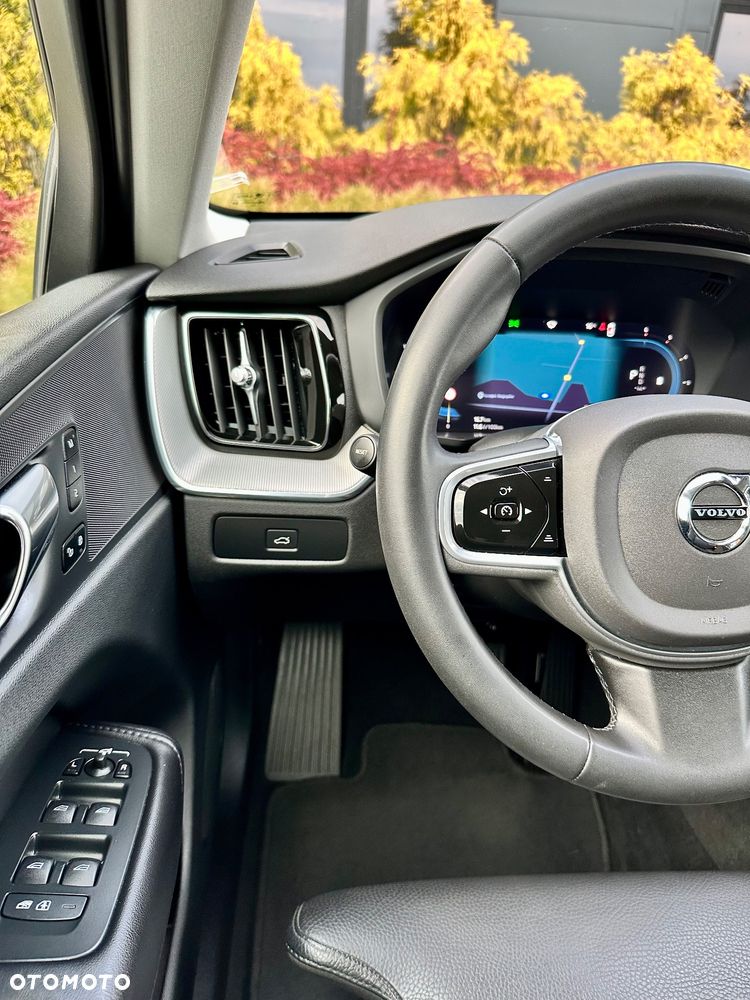 Volvo XC 60 B4 D Plus Bright - 35