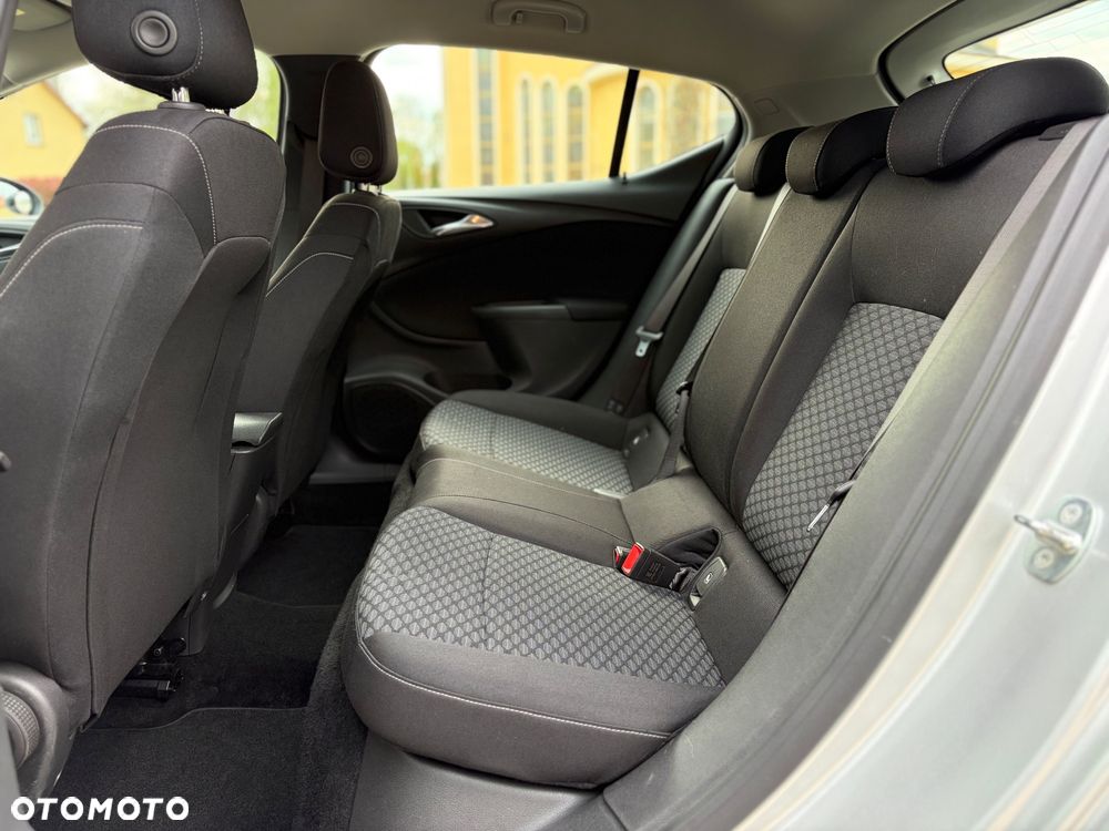 Opel Astra 1.0 T Dynamic S&S - 27