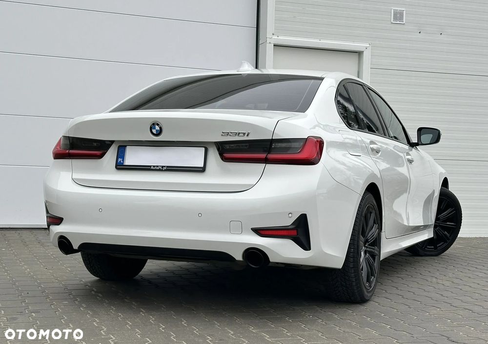 BMW Seria 3 330i Sport - 3