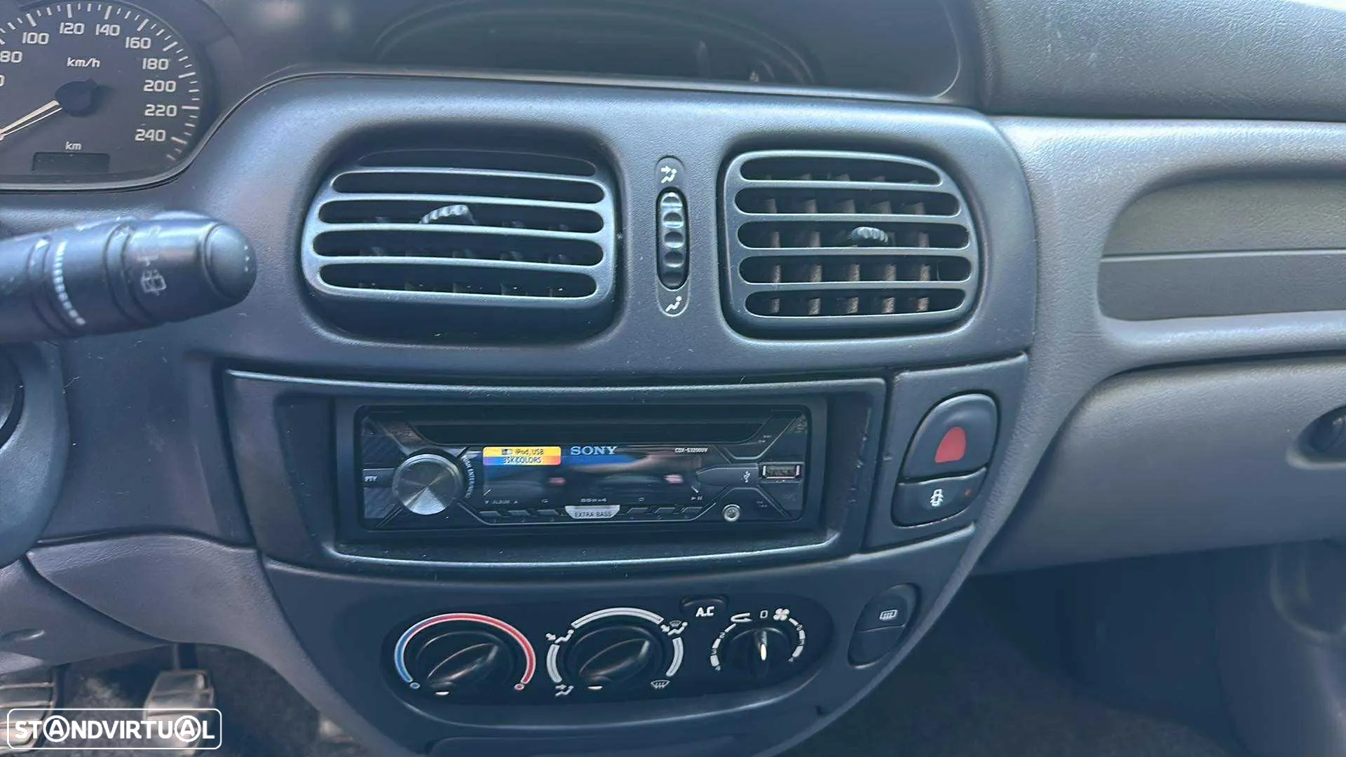 Renault Mégane 1.4 16V RXE AC - 13