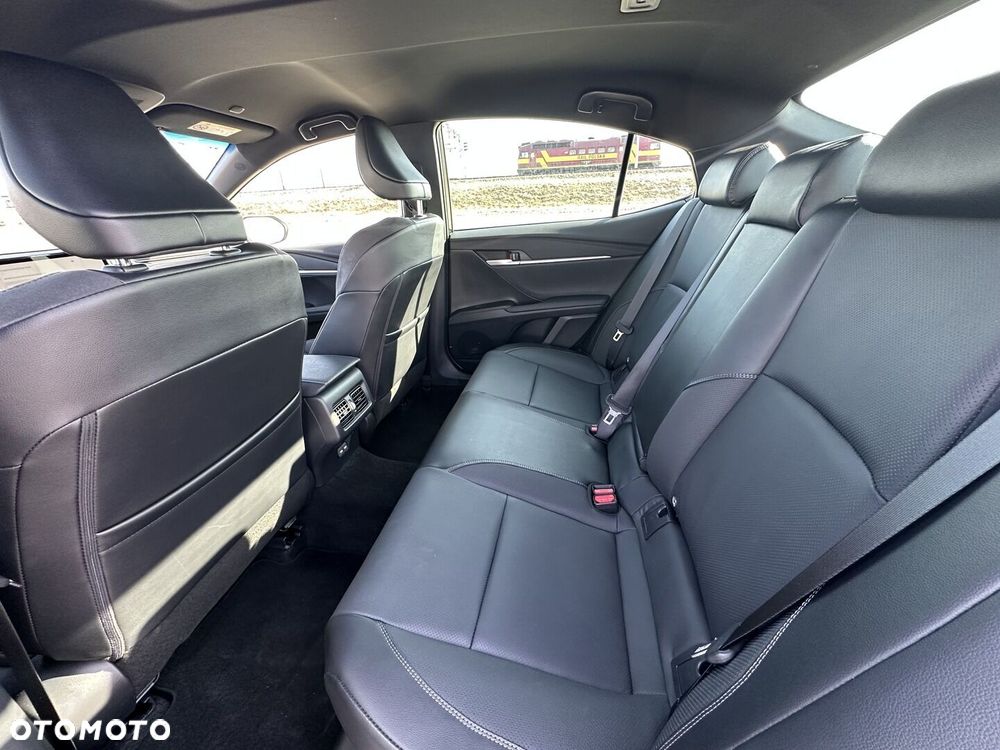 Toyota Camry - 13