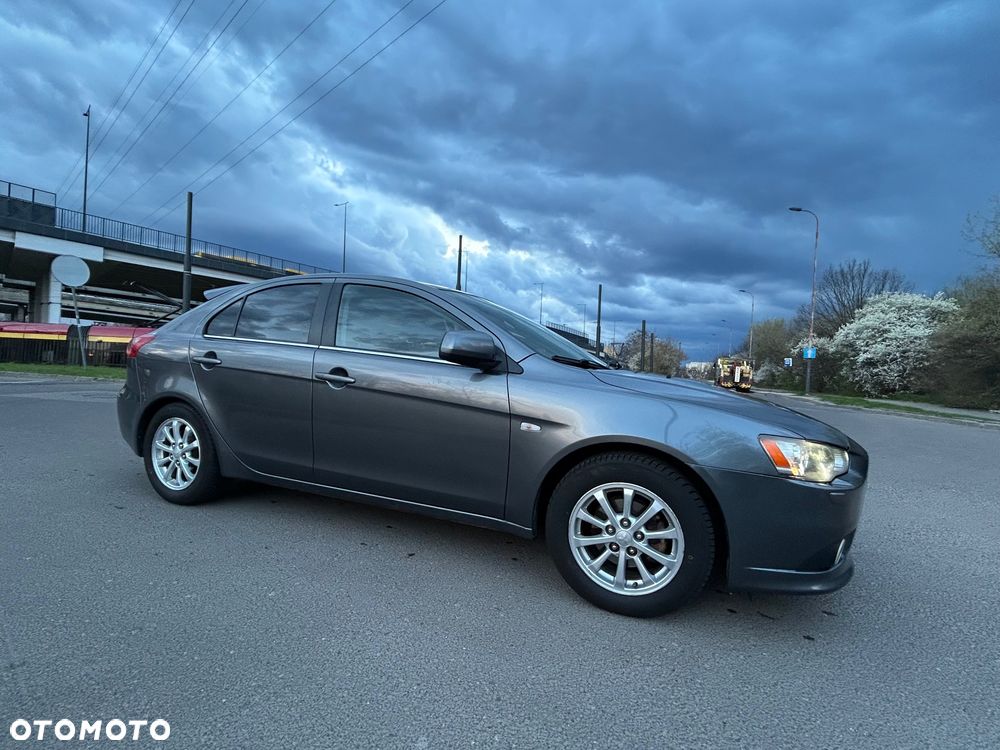 Mitsubishi Lancer 1.6 Inform - 1