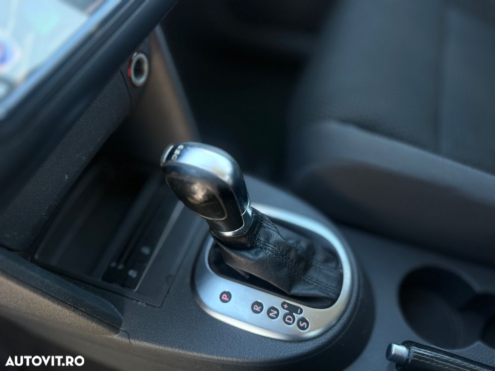 Volkswagen Touran 1.6 TDI DPF BlueMotion Technology DSG Comfortline - 9