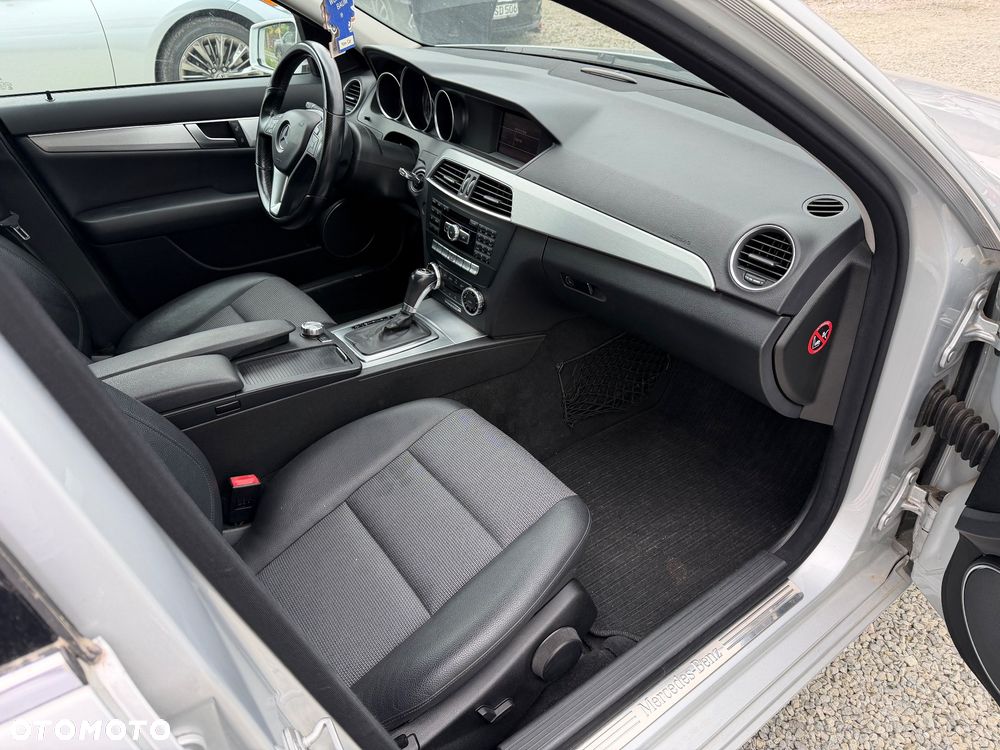 Mercedes-Benz Klasa C 180 BlueEFFICIENCY 7G-TRONIC Avantgarde - 24