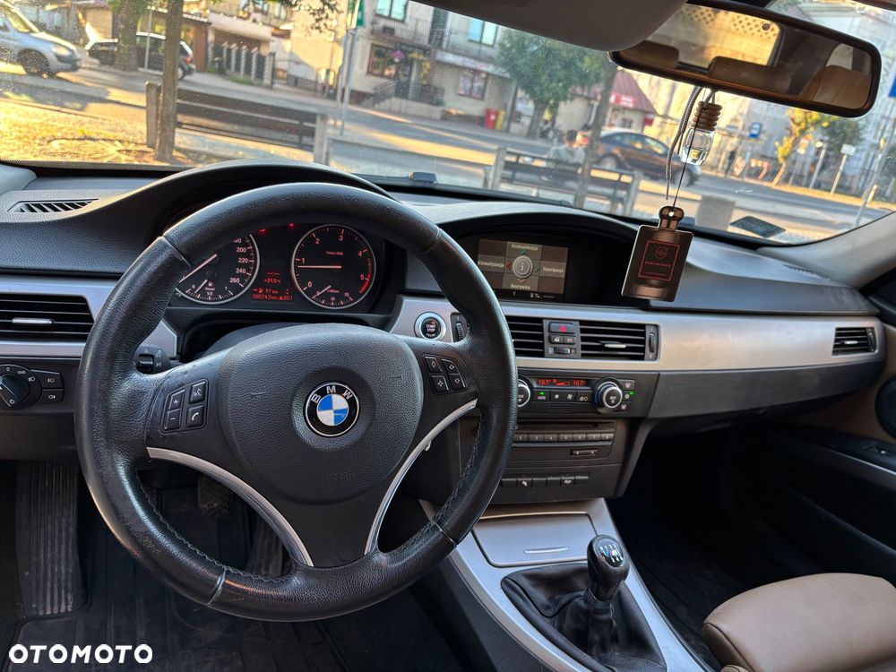 BMW Seria 3 318d - 5