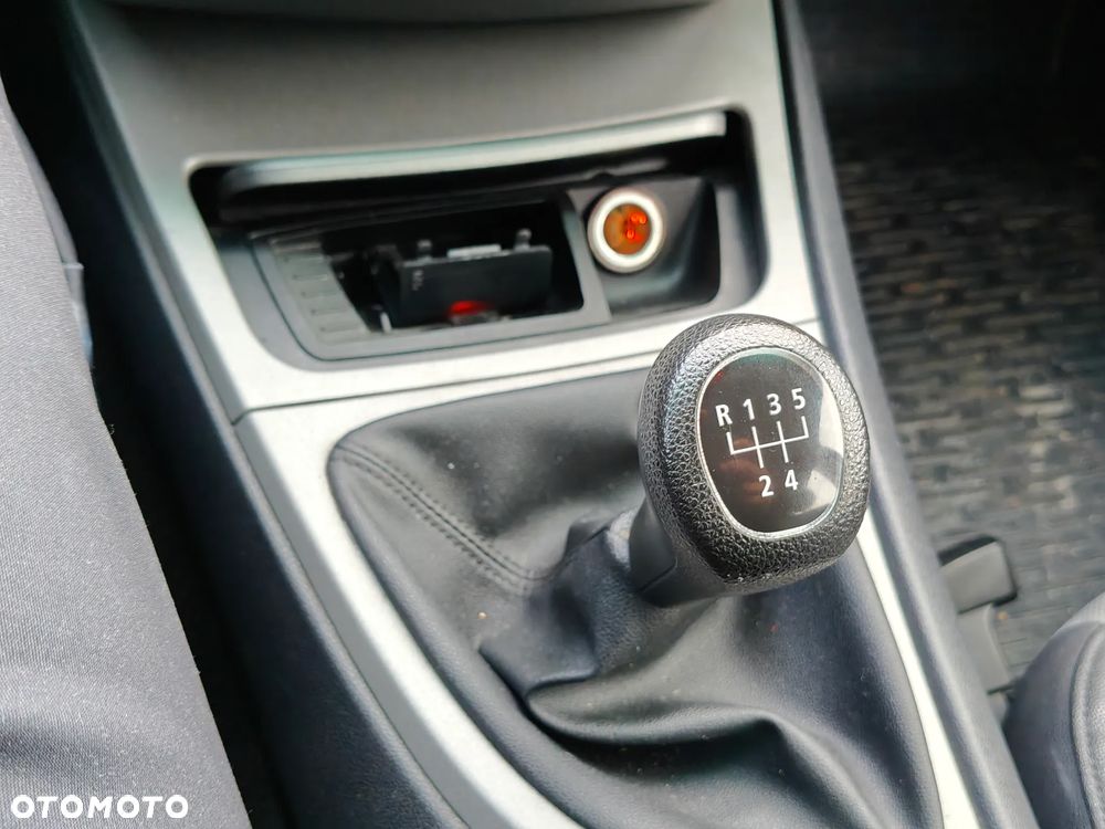BMW Seria 1 118i - 24