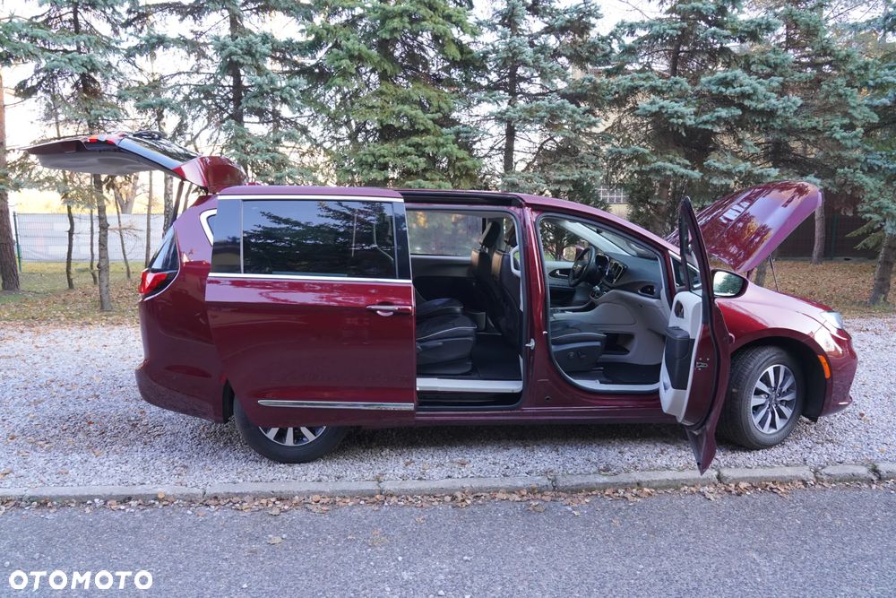 Chrysler Pacifica - 2