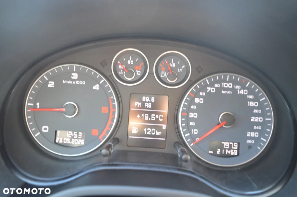 Audi A3 3-drzwiowe 1.6 TDI DPF Ambiente - 14