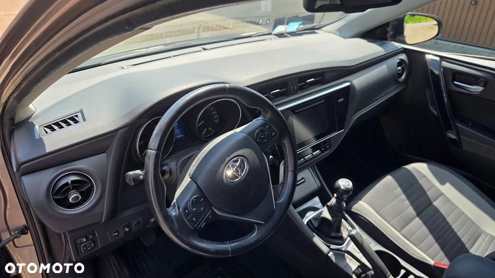 Toyota Auris 1.6 Premium Comfort - 19