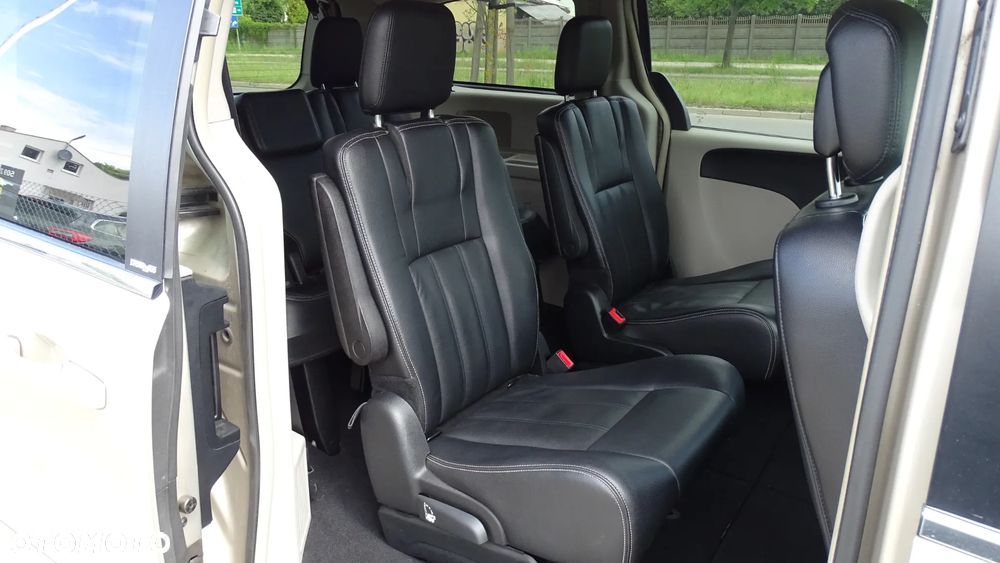 Chrysler Town & Country 3.6 Limited - 20
