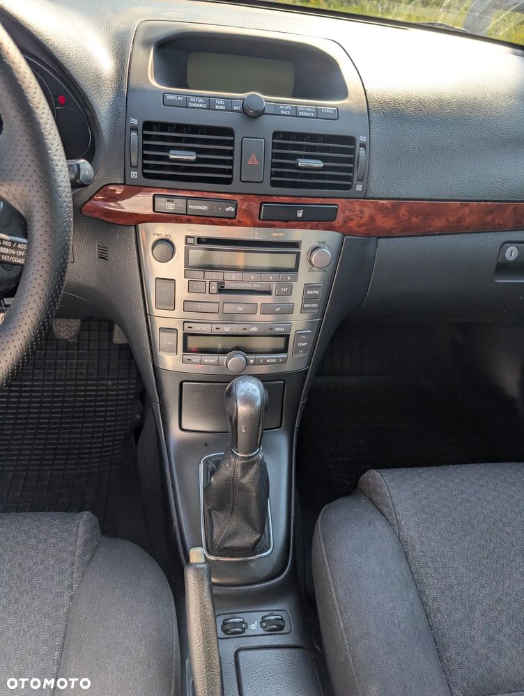 Toyota Avensis 2.0 D-4D - 21