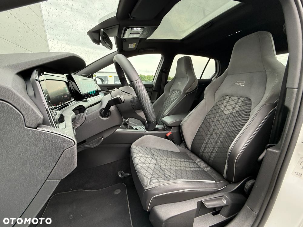 Volkswagen Golf 1.5 TSI OPF R-Line - 20