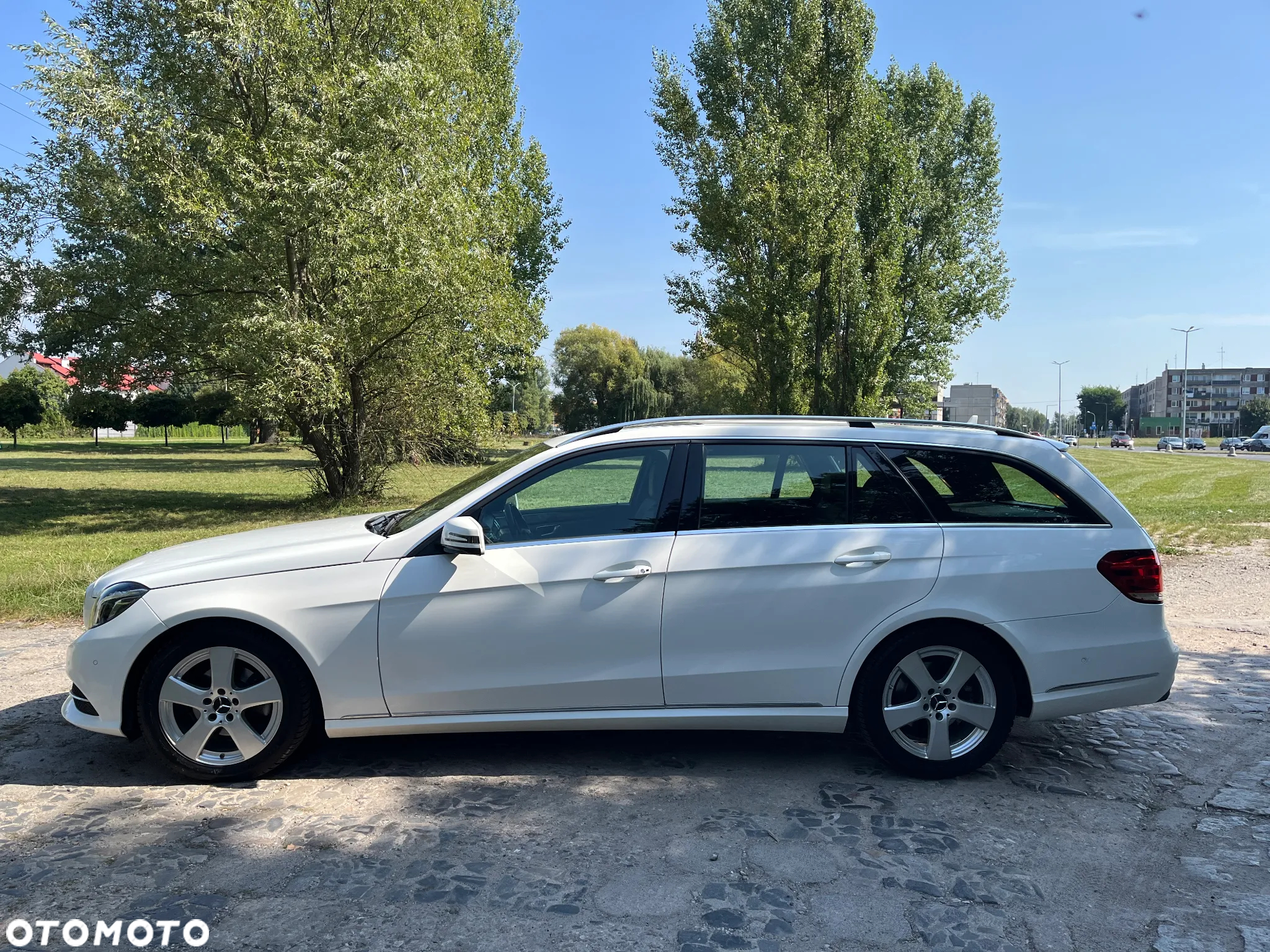 Mercedes-Benz Klasa E 200 CDI DPF BlueEFFICIENCY Automatik Elegance - 2