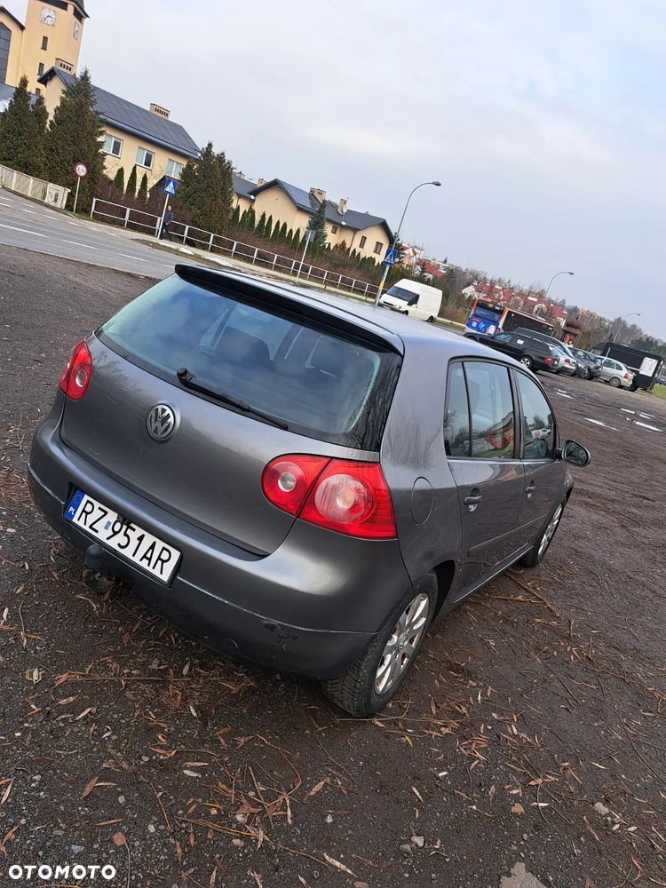 Volkswagen Golf 1.6 FSI Comfortline - 4