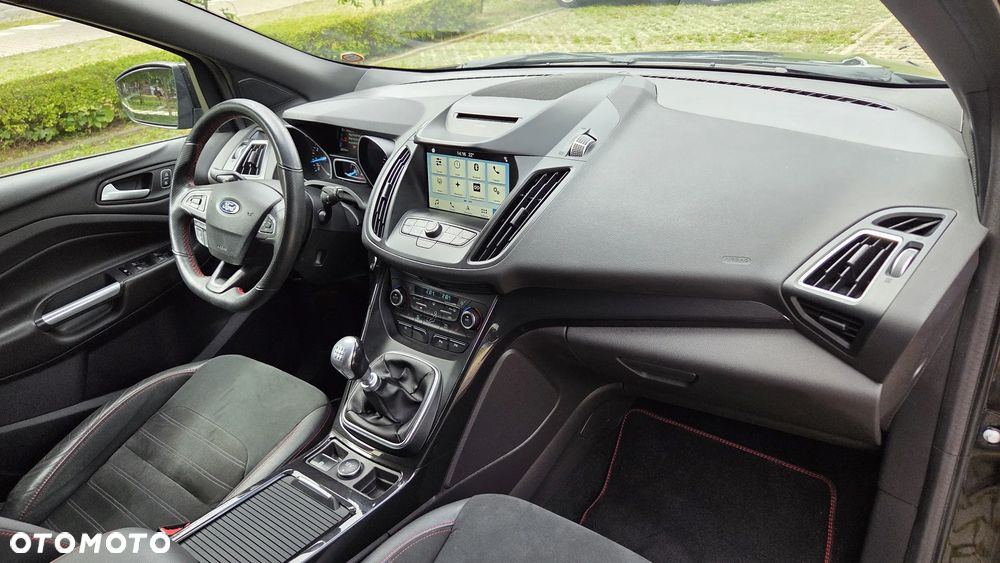Ford Kuga 1.5 EcoBoost 2x4 ST-Line - 26