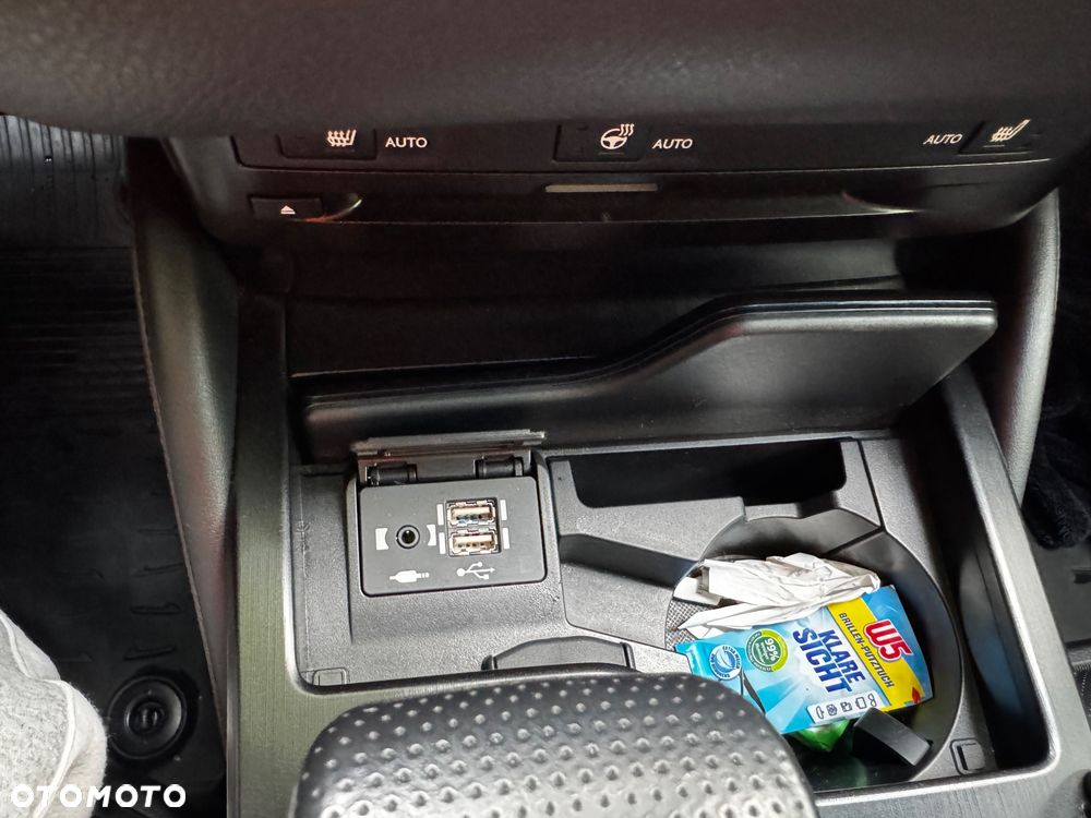 Lexus ES 300h F Sport - 22