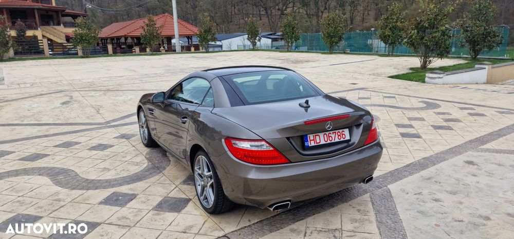 Mercedes-Benz SLK 250 CDI (BlueEFFICIENCY) - 12