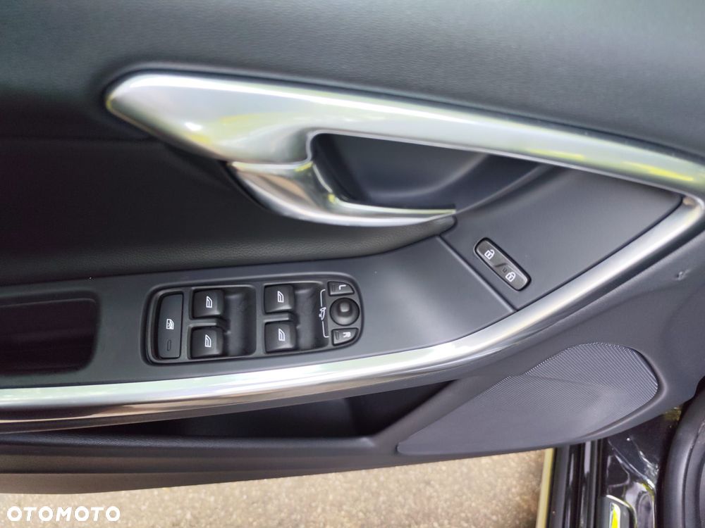 Volvo V60 Cross Country - 14
