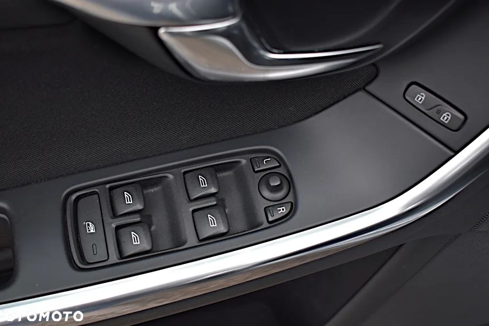 Volvo V60 DRIVe Momentum - 30