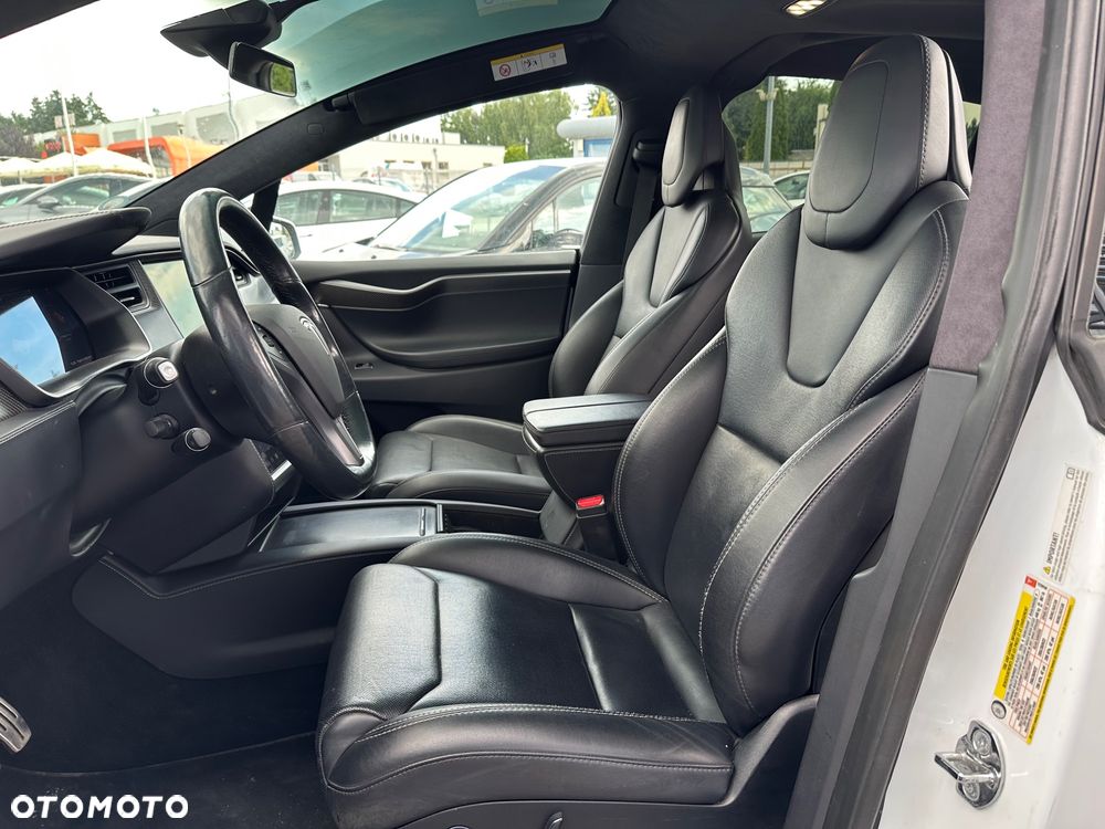 Tesla Model X - 15