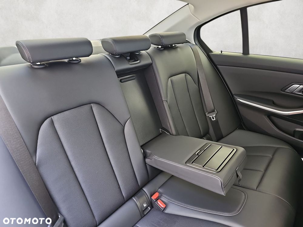 BMW Seria 3 - 25