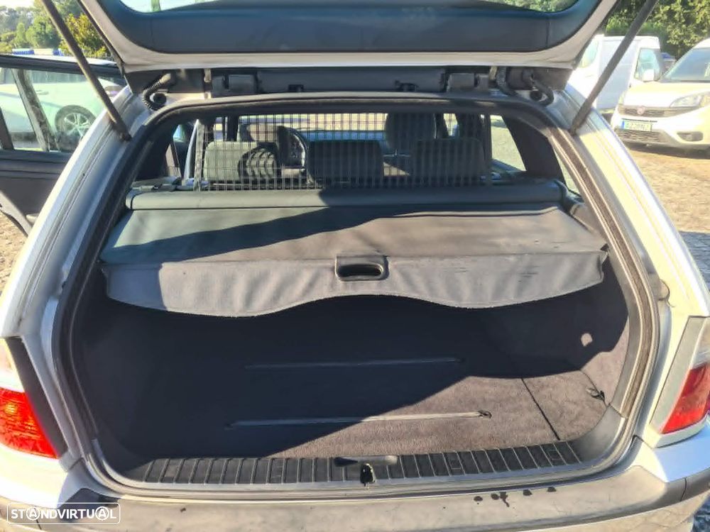 BMW 320 dA Navigator - 13