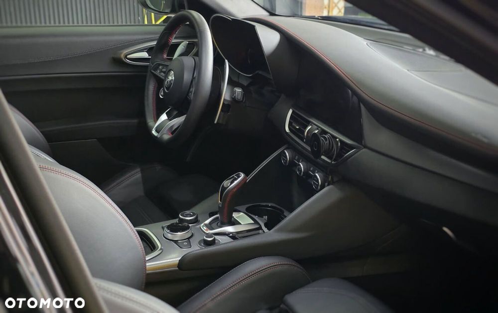 Alfa Romeo Giulia 2023 photo 5