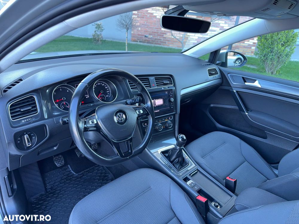 Volkswagen Golf - 10